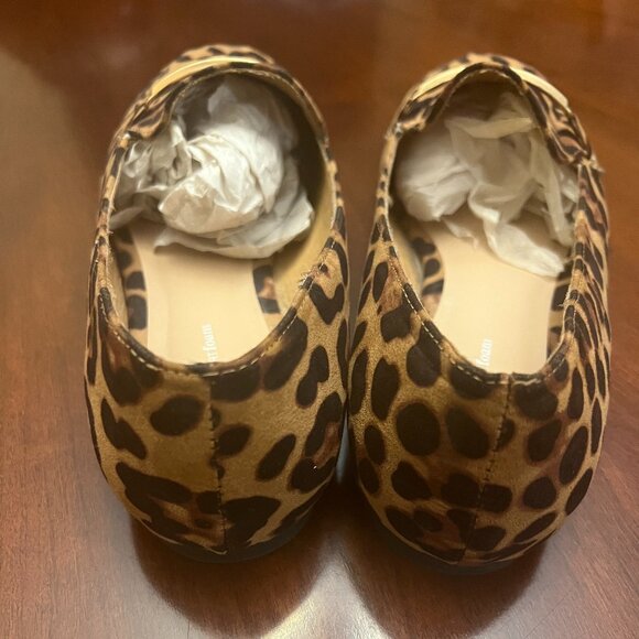 TRU Women's comfort foam leopard suede flats with gold accent, Size 12 NWT - Picture 4 of 4